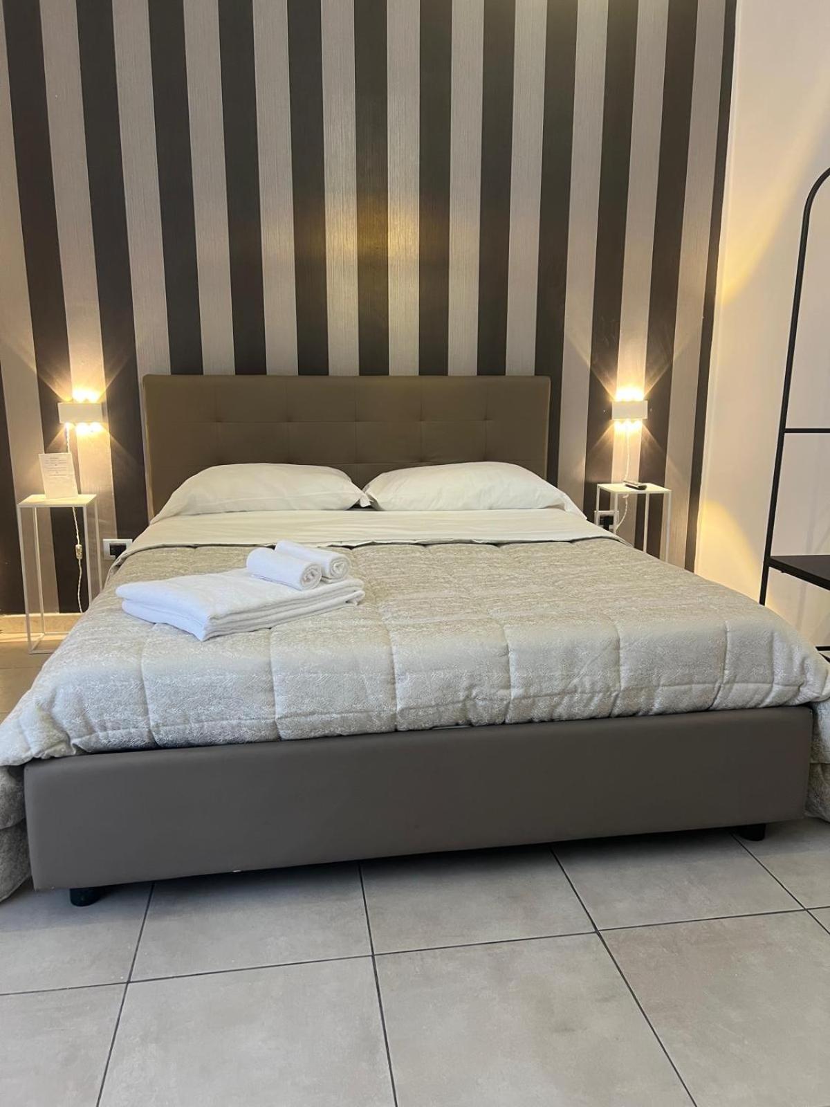נאפולי Suite Conte Poderico מראה חיצוני תמונה